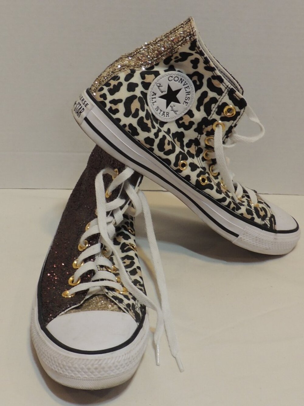 Converse Chuck Taylor Shoes Woman 9.5 White Black Gold Lace Up Outdoors Shoes